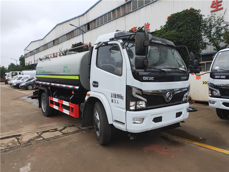 國(guó)六8方9方灑水車