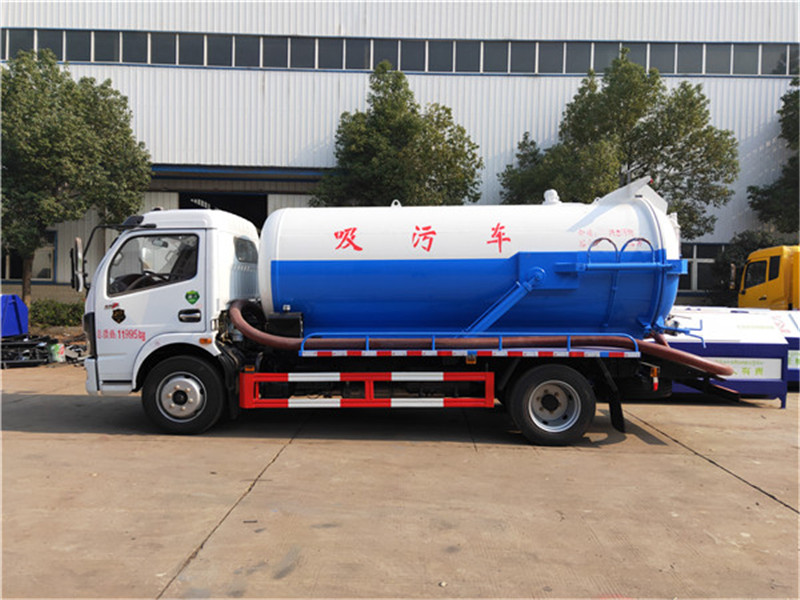 東風(fēng)牌8方吸污車(chē)